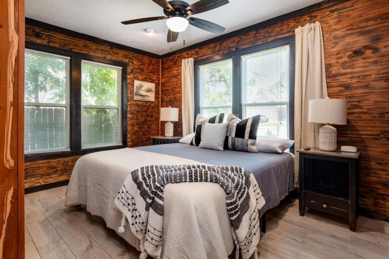 Ol Sarge Retreat Outdoor Amenities Cozy Charm Villa Bryan Bagian luar foto