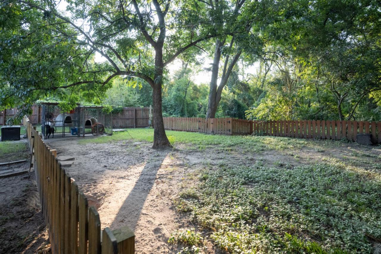 Ol Sarge Retreat Outdoor Amenities Cozy Charm Villa Bryan Bagian luar foto