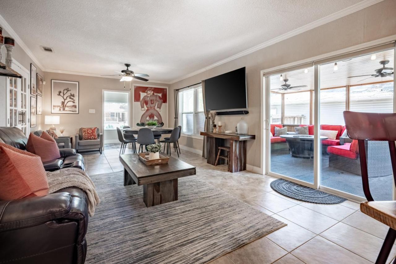 Ol Sarge Retreat Outdoor Amenities Cozy Charm Villa Bryan Bagian luar foto
