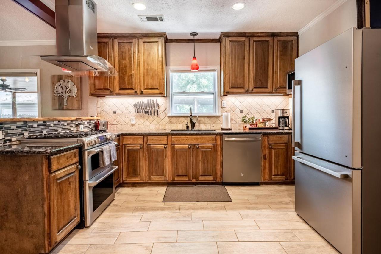 Ol Sarge Retreat Outdoor Amenities Cozy Charm Villa Bryan Bagian luar foto