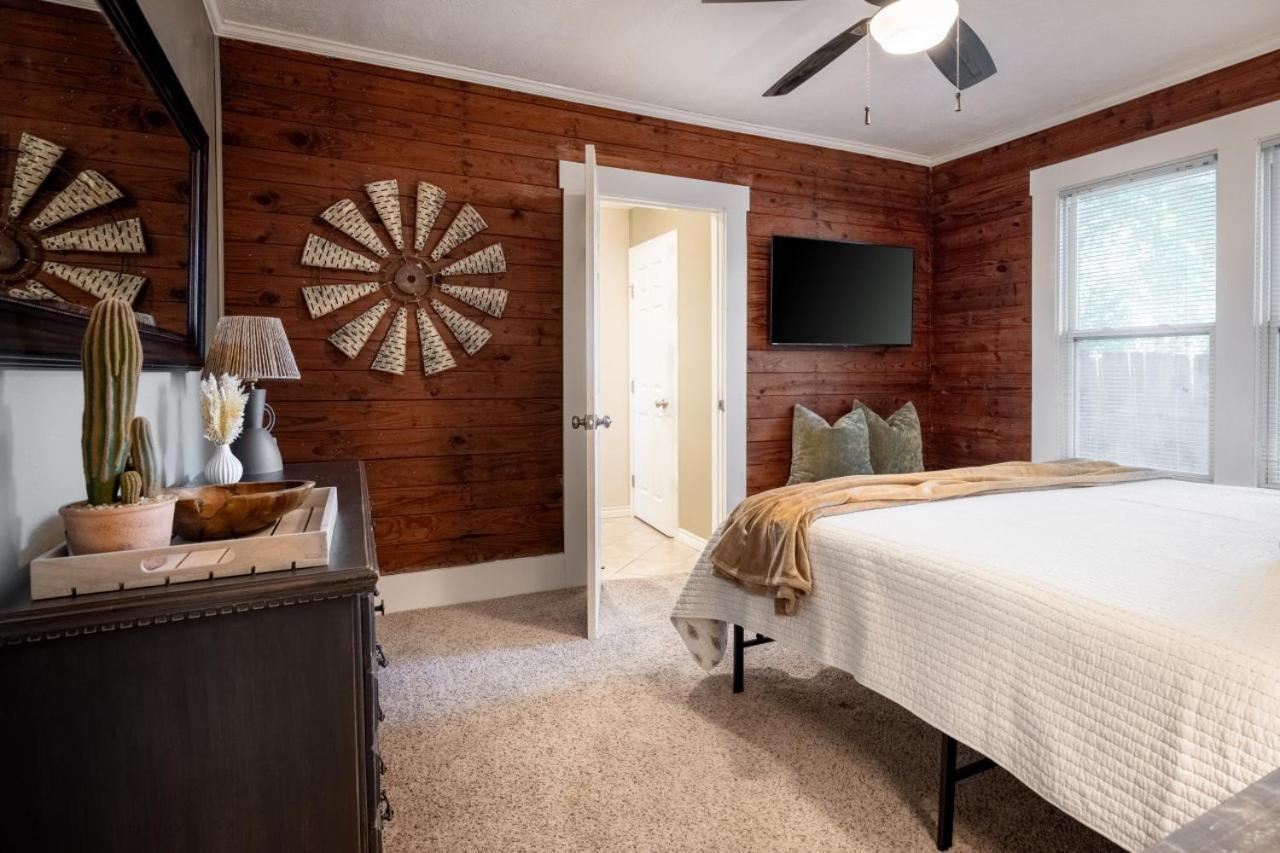 Ol Sarge Retreat Outdoor Amenities Cozy Charm Villa Bryan Bagian luar foto
