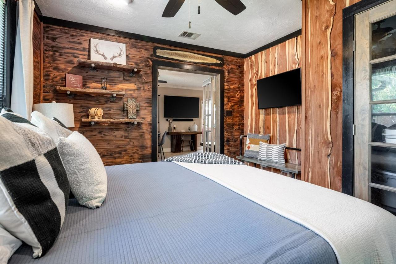 Ol Sarge Retreat Outdoor Amenities Cozy Charm Villa Bryan Bagian luar foto